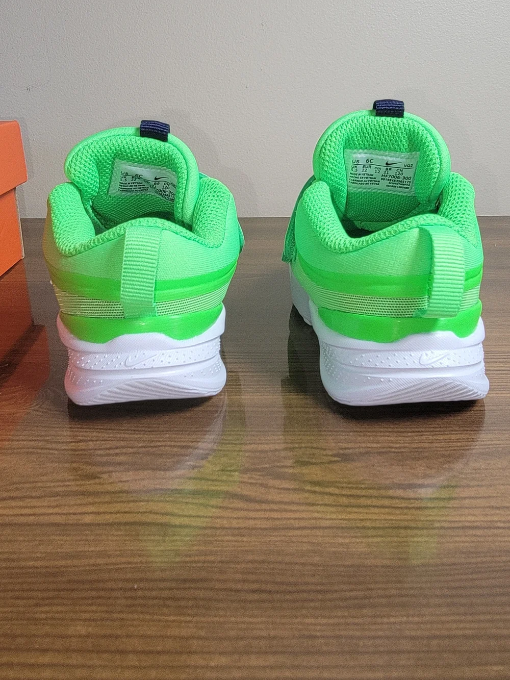 Nike Kids Neon Green Star Runner 5 Sneakers - Size 6 Toddler